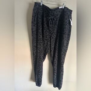 NWT Women’s Livi Active Joggers Animal Print Leopard Sweatpants Plus size 22/24